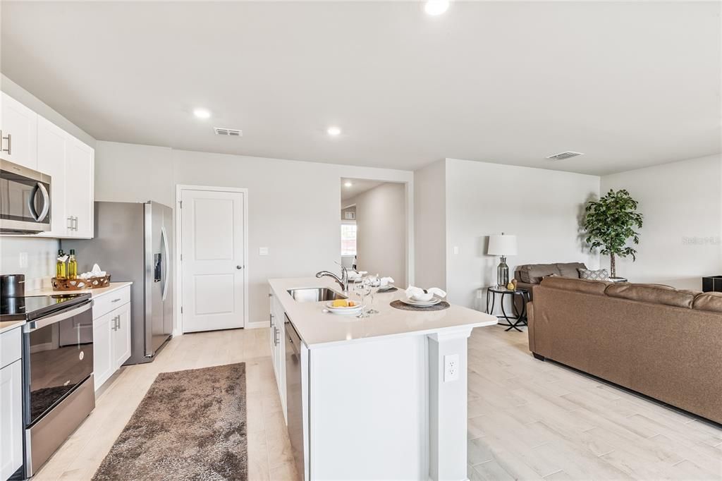 For Sale: $319,990 (3 beds, 2 baths, 1672 Square Feet)