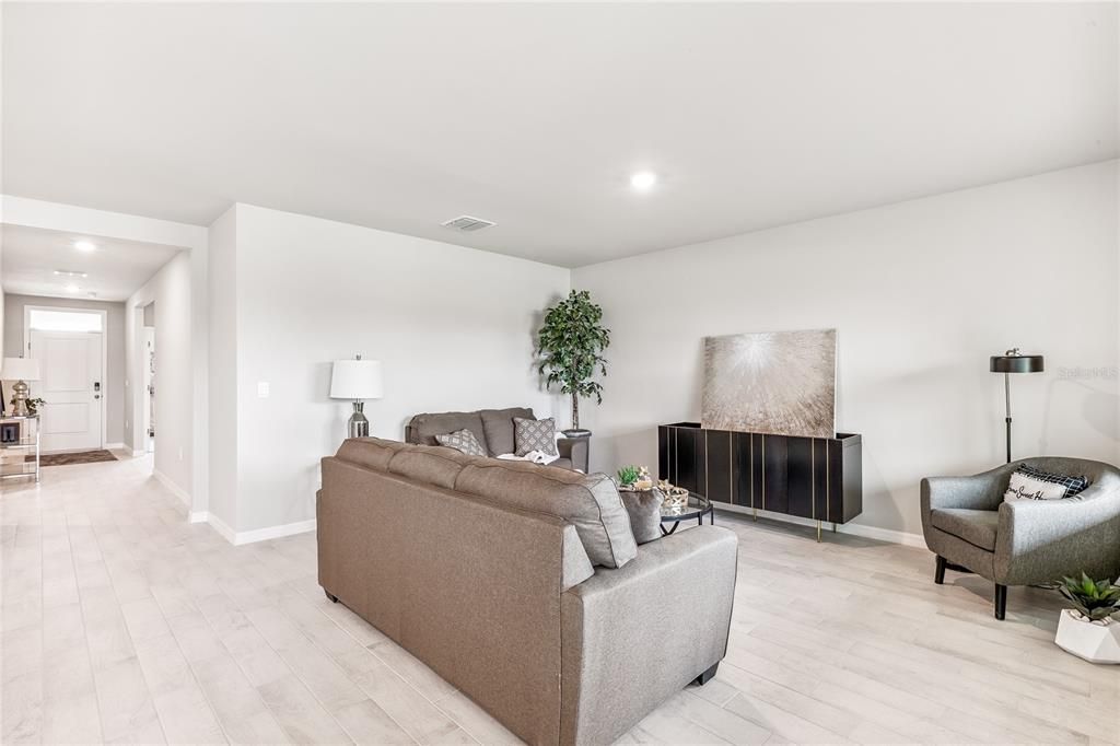 For Sale: $319,990 (3 beds, 2 baths, 1672 Square Feet)