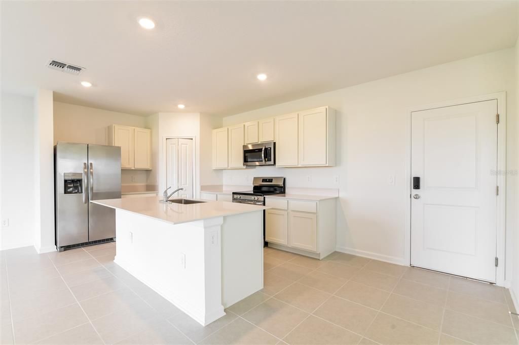 For Rent: $1,950 (42 beds, 2 baths, 1880 Square Feet)