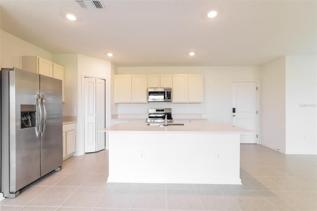 For Rent: $1,950 (42 beds, 2 baths, 1880 Square Feet)