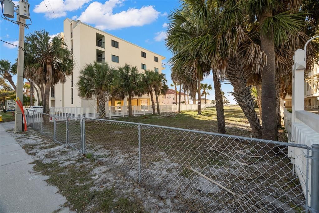 For Sale: $5,950,000 (0.31 acres)