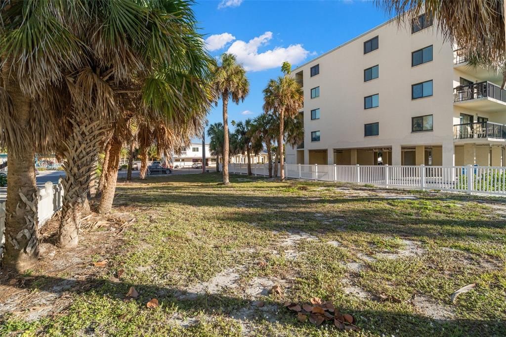 For Sale: $5,950,000 (0.31 acres)