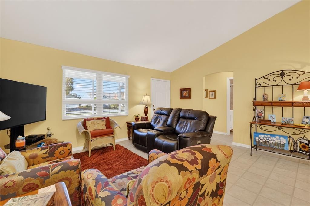 待售: $349,000 (3 贝兹, 2 浴室, 1527 平方英尺)