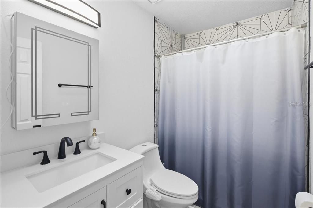 For Sale: $350,000 (3 beds, 2 baths, 1194 Square Feet)