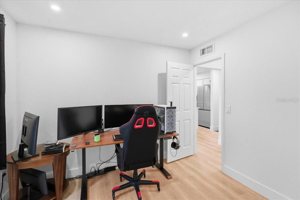 For Sale: $350,000 (3 beds, 2 baths, 1194 Square Feet)