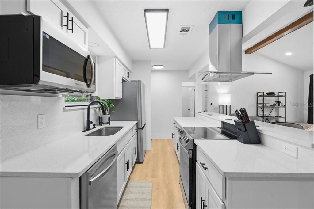 For Sale: $350,000 (3 beds, 2 baths, 1194 Square Feet)