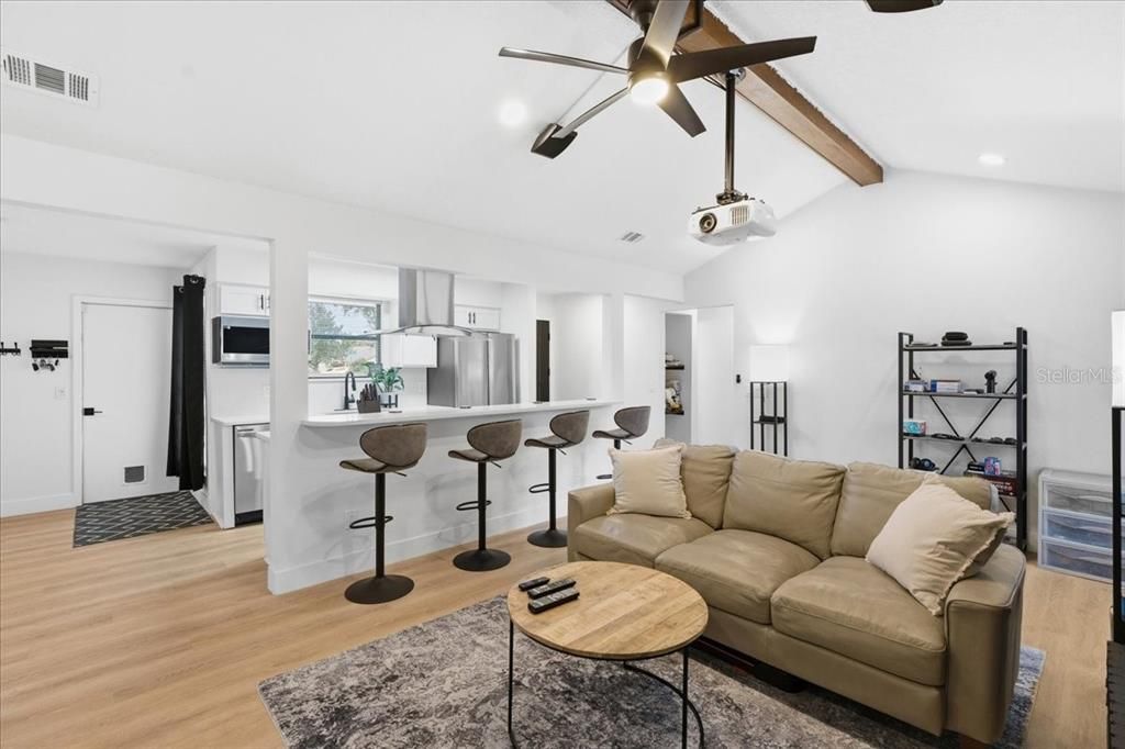 For Sale: $350,000 (3 beds, 2 baths, 1194 Square Feet)