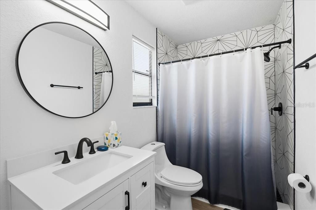 For Sale: $350,000 (3 beds, 2 baths, 1194 Square Feet)