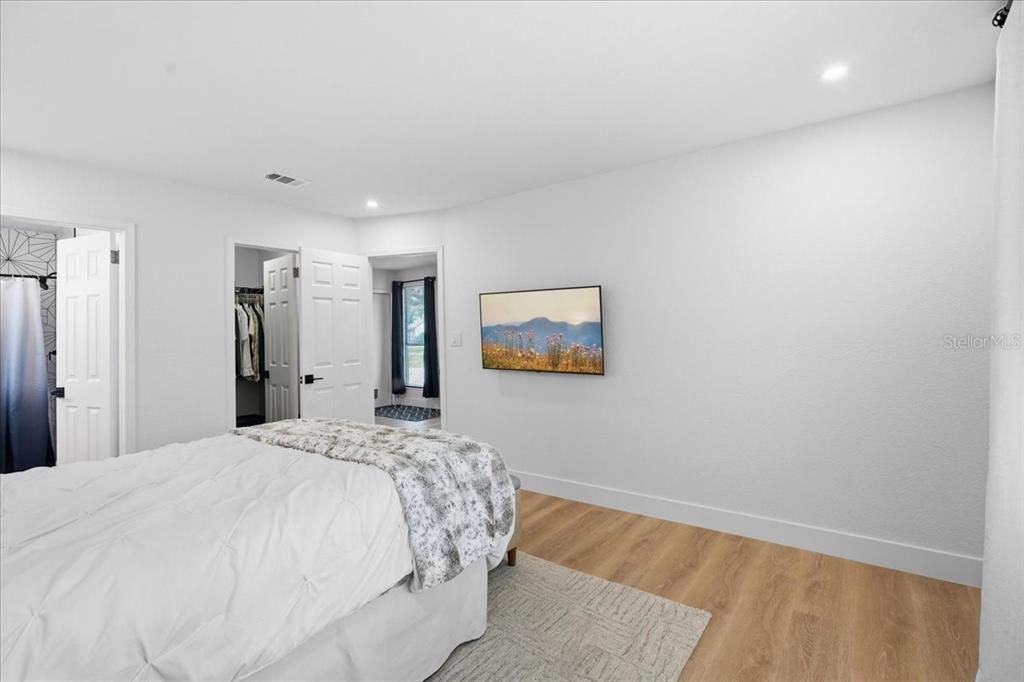 For Sale: $350,000 (3 beds, 2 baths, 1194 Square Feet)