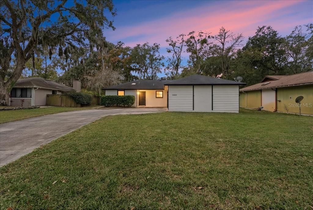 For Sale: $350,000 (3 beds, 2 baths, 1194 Square Feet)