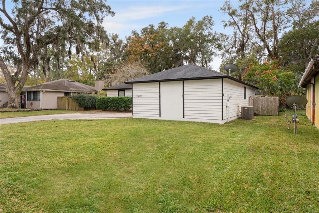 For Sale: $350,000 (3 beds, 2 baths, 1194 Square Feet)