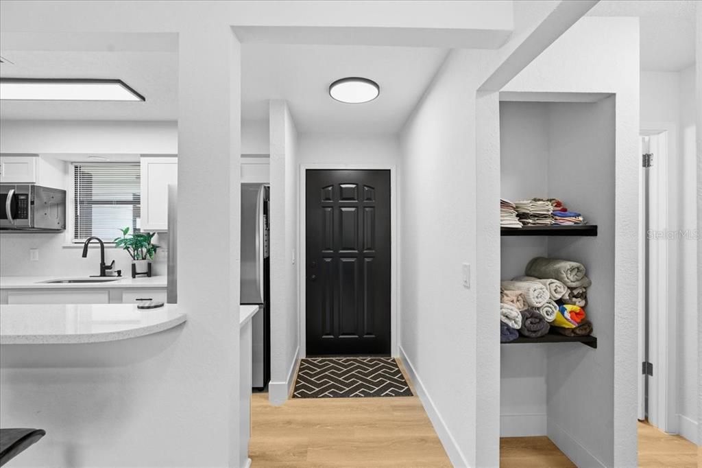 For Sale: $350,000 (3 beds, 2 baths, 1194 Square Feet)