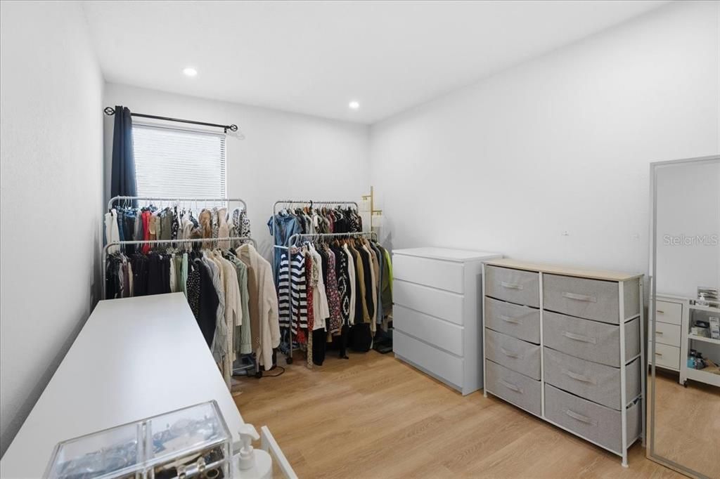 For Sale: $350,000 (3 beds, 2 baths, 1194 Square Feet)