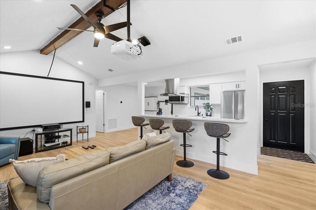 For Sale: $350,000 (3 beds, 2 baths, 1194 Square Feet)