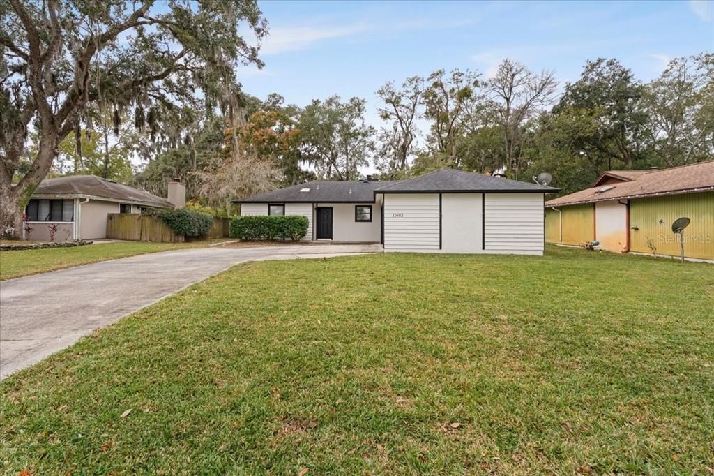 For Sale: $350,000 (3 beds, 2 baths, 1194 Square Feet)