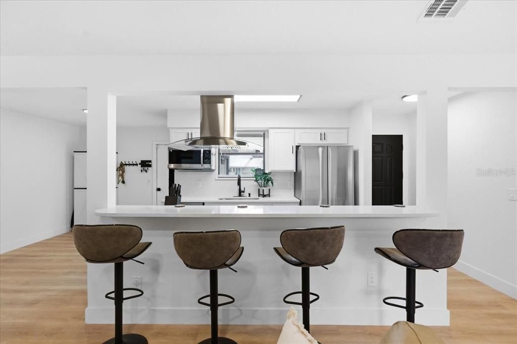 For Sale: $350,000 (3 beds, 2 baths, 1194 Square Feet)