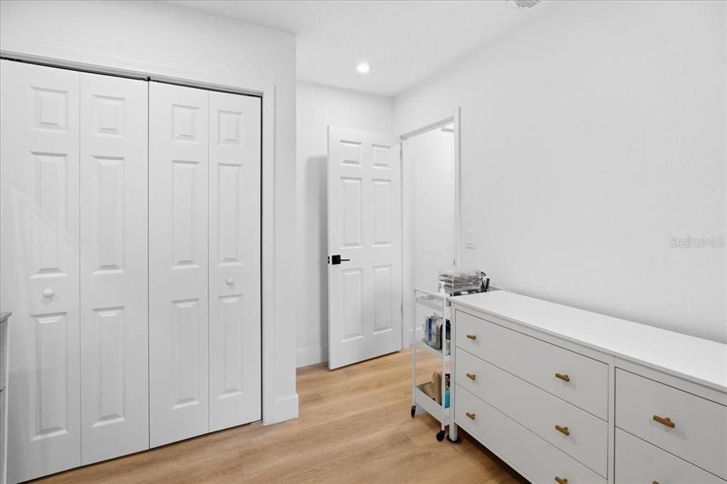 For Sale: $350,000 (3 beds, 2 baths, 1194 Square Feet)