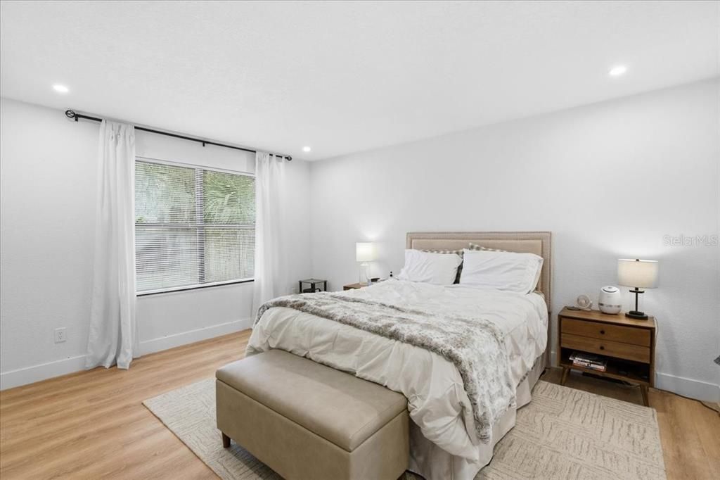 For Sale: $350,000 (3 beds, 2 baths, 1194 Square Feet)