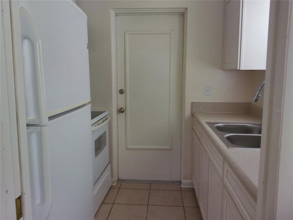 For Rent: $1,250 (3 beds, 1 baths, 770 Square Feet)