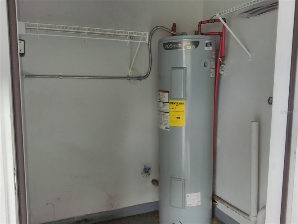 For Rent: $1,250 (3 beds, 1 baths, 770 Square Feet)