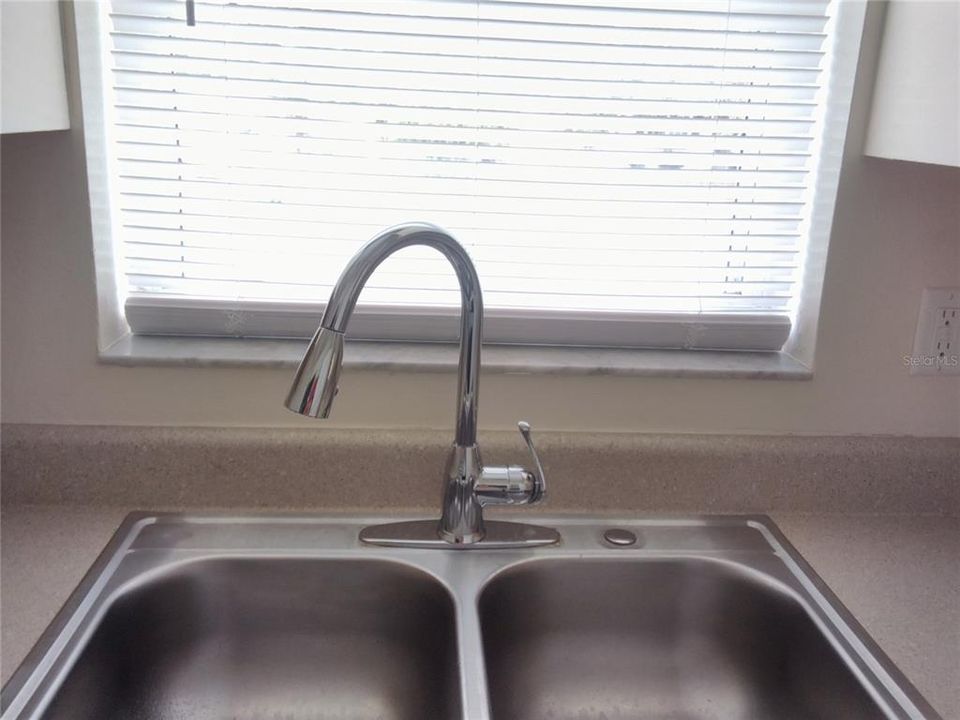 For Rent: $1,250 (3 beds, 1 baths, 770 Square Feet)