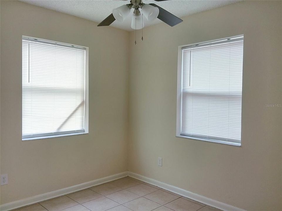 For Rent: $1,250 (3 beds, 1 baths, 770 Square Feet)