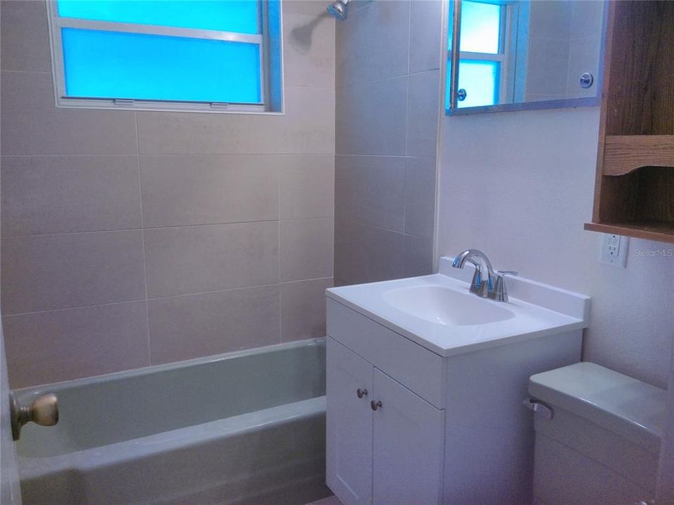 For Rent: $1,250 (3 beds, 1 baths, 770 Square Feet)