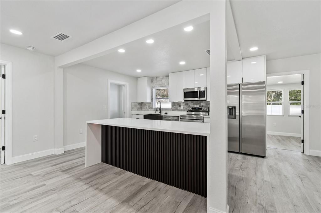 待售: $400,000 (4 贝兹, 2 浴室, 1733 平方英尺)