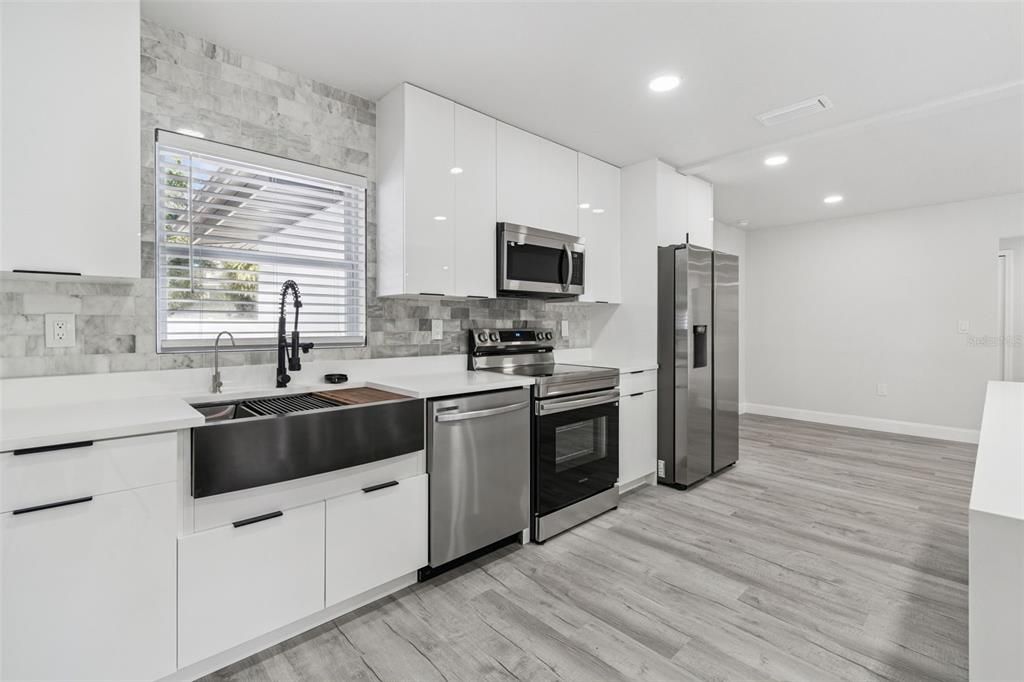 待售: $400,000 (4 贝兹, 2 浴室, 1733 平方英尺)