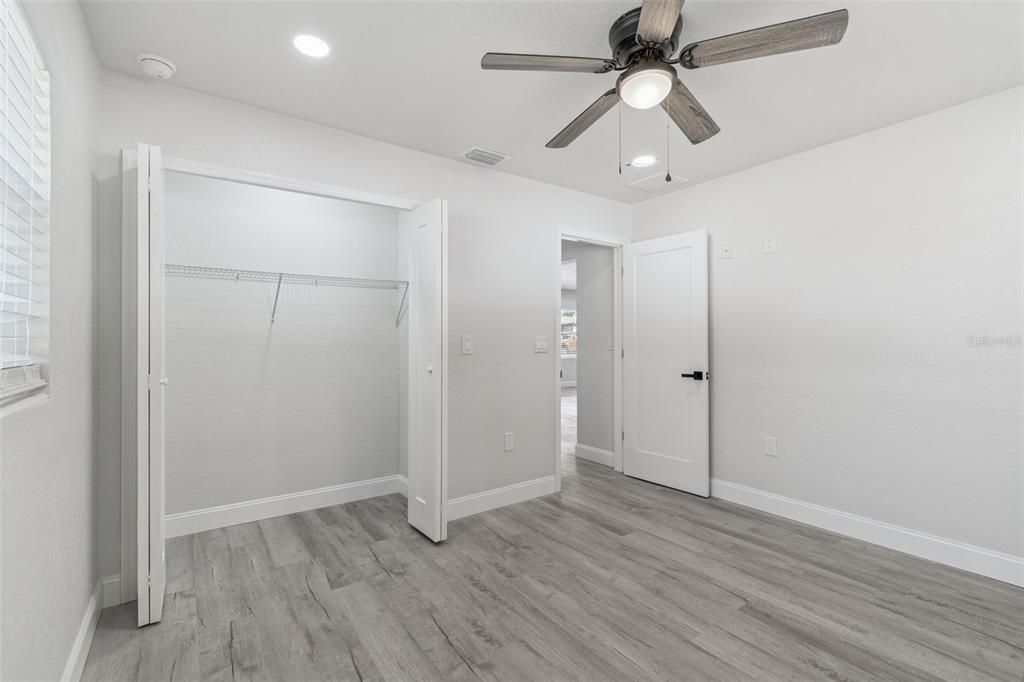 待售: $400,000 (4 贝兹, 2 浴室, 1733 平方英尺)