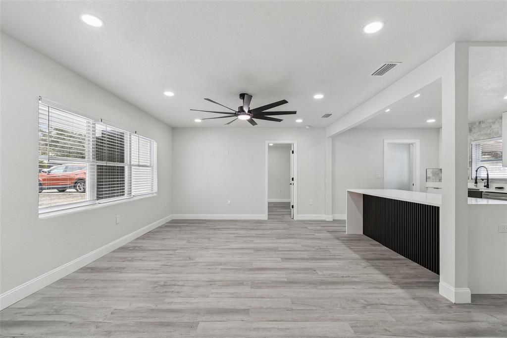 待售: $400,000 (4 贝兹, 2 浴室, 1733 平方英尺)