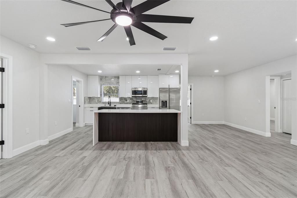 待售: $400,000 (4 贝兹, 2 浴室, 1733 平方英尺)