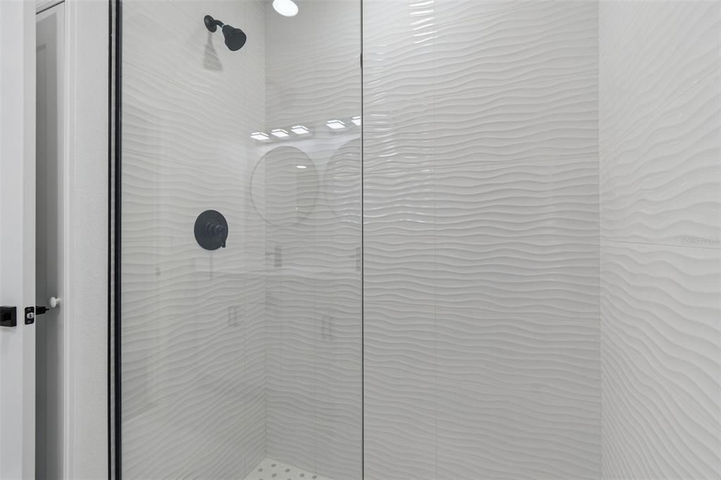 待售: $400,000 (4 贝兹, 2 浴室, 1733 平方英尺)