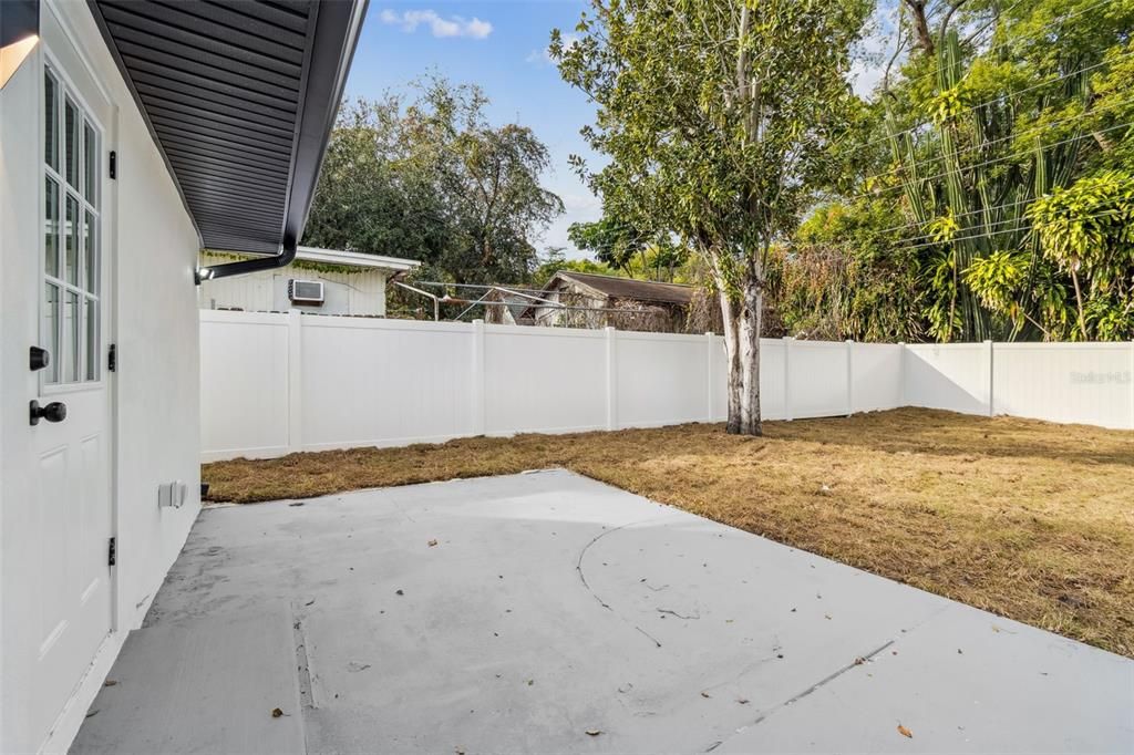 待售: $400,000 (4 贝兹, 2 浴室, 1733 平方英尺)