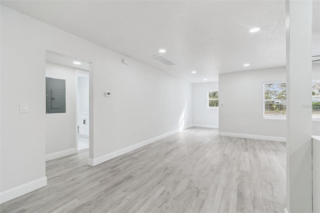 待售: $400,000 (4 贝兹, 2 浴室, 1733 平方英尺)