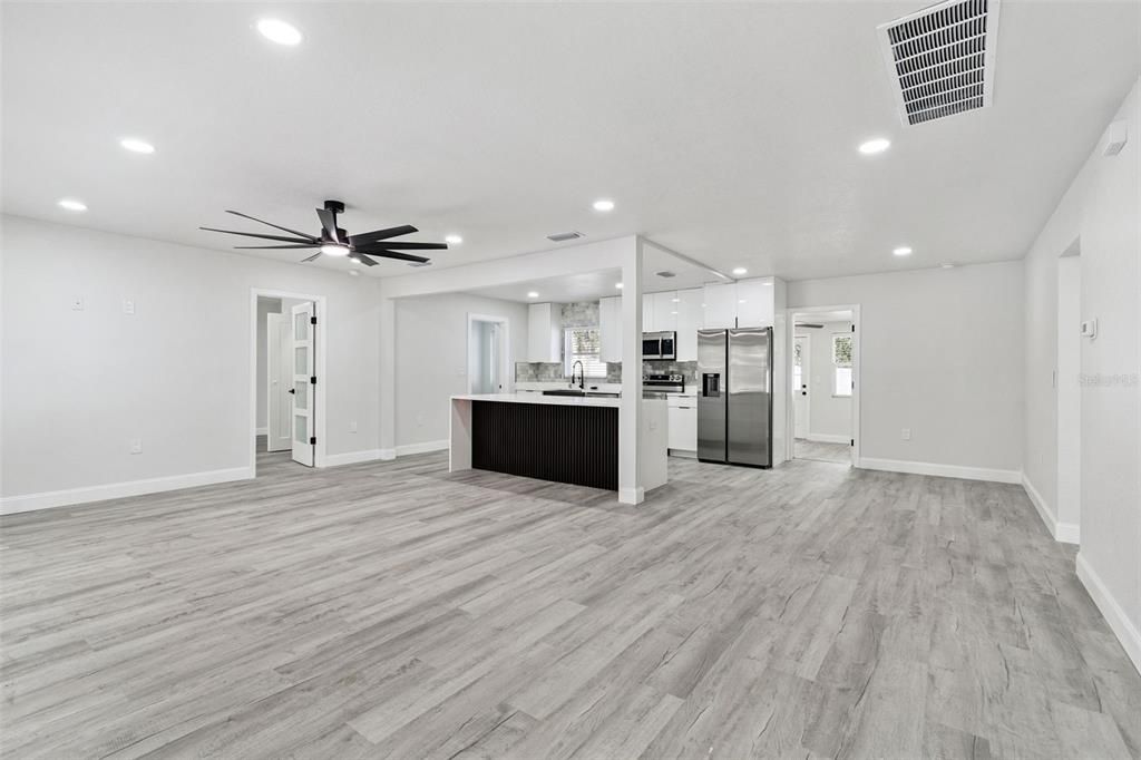 待售: $400,000 (4 贝兹, 2 浴室, 1733 平方英尺)