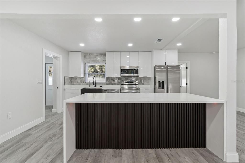 待售: $400,000 (4 贝兹, 2 浴室, 1733 平方英尺)