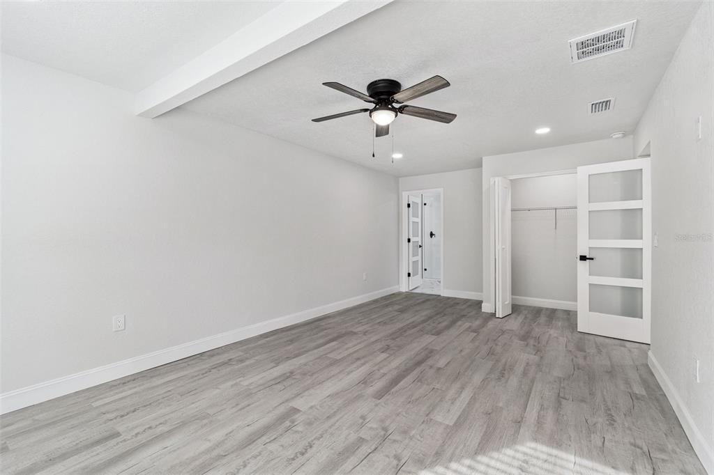 待售: $400,000 (4 贝兹, 2 浴室, 1733 平方英尺)