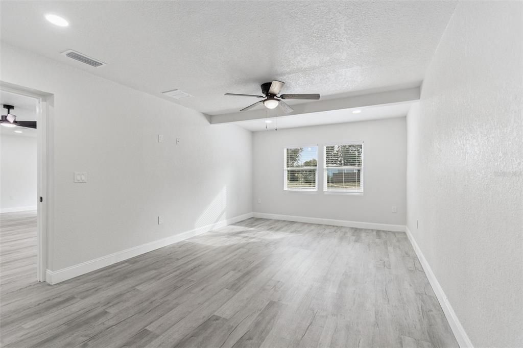 待售: $400,000 (4 贝兹, 2 浴室, 1733 平方英尺)