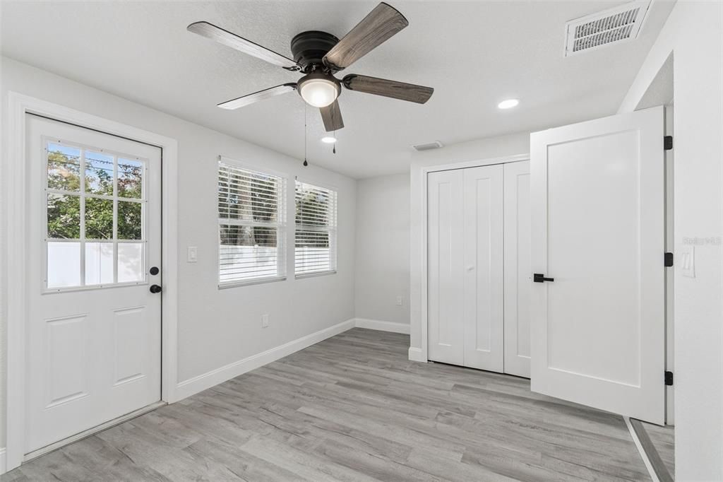 待售: $400,000 (4 贝兹, 2 浴室, 1733 平方英尺)