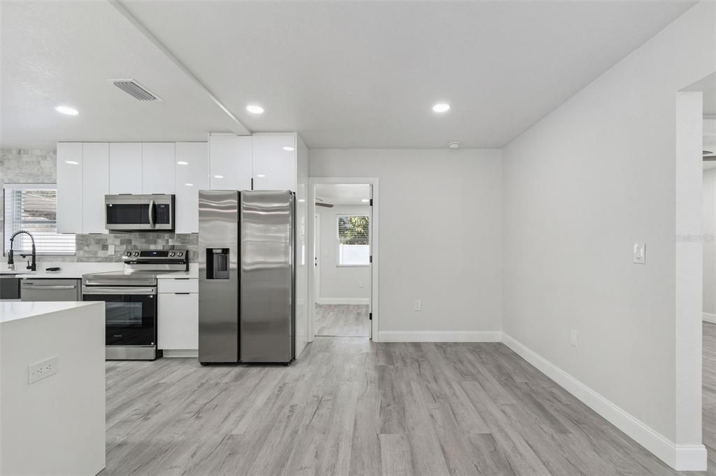 待售: $400,000 (4 贝兹, 2 浴室, 1733 平方英尺)