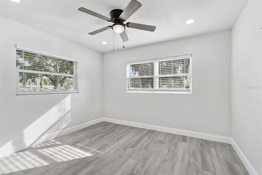 待售: $400,000 (4 贝兹, 2 浴室, 1733 平方英尺)