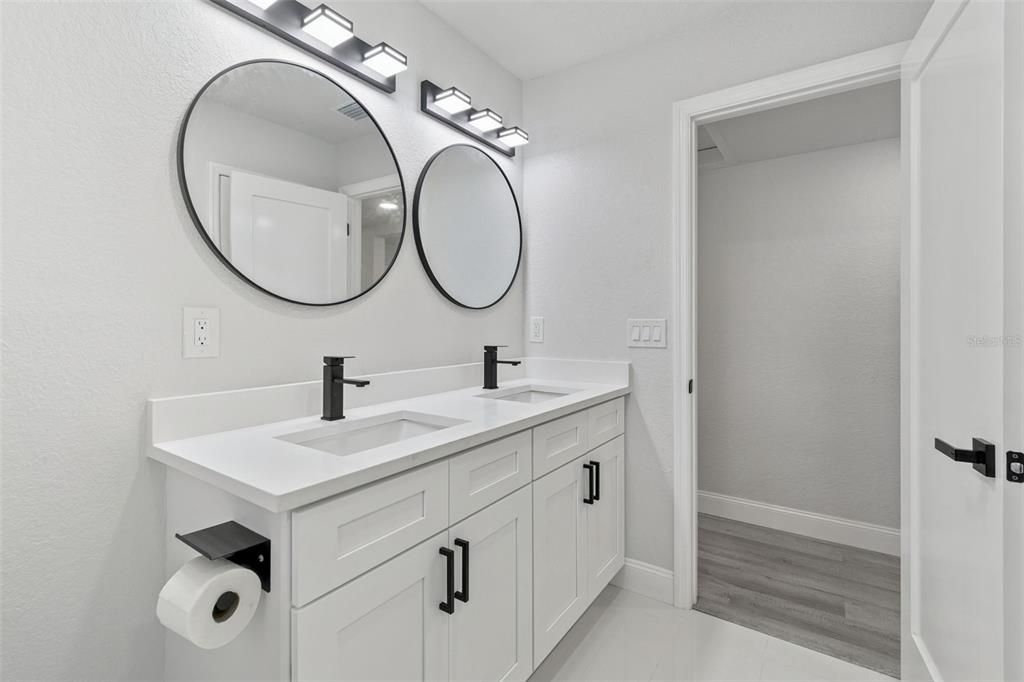 待售: $400,000 (4 贝兹, 2 浴室, 1733 平方英尺)