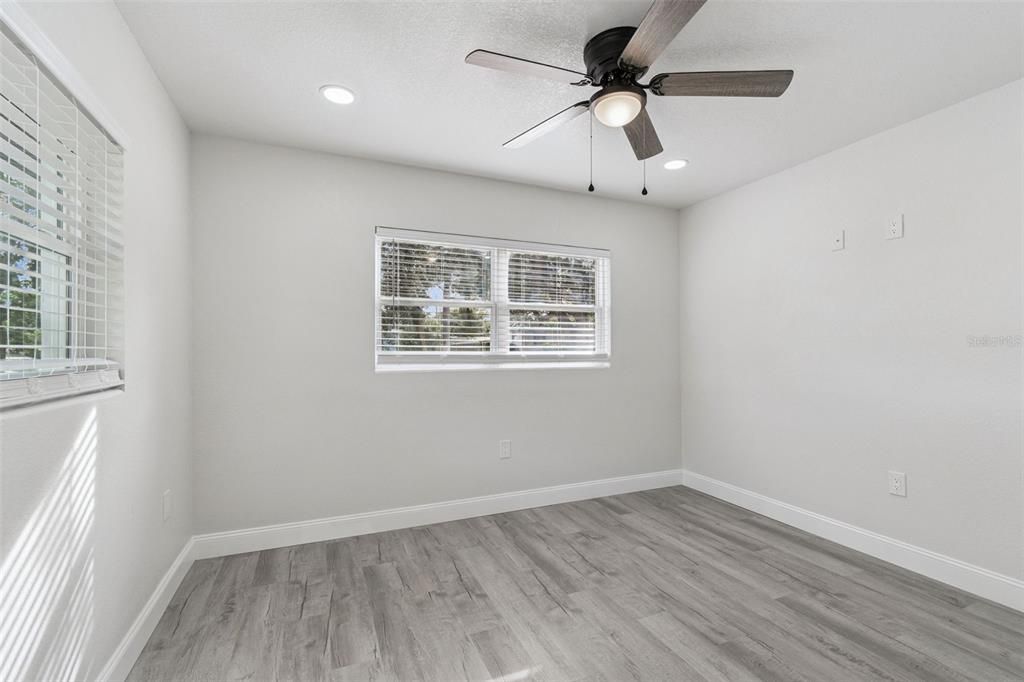 待售: $400,000 (4 贝兹, 2 浴室, 1733 平方英尺)