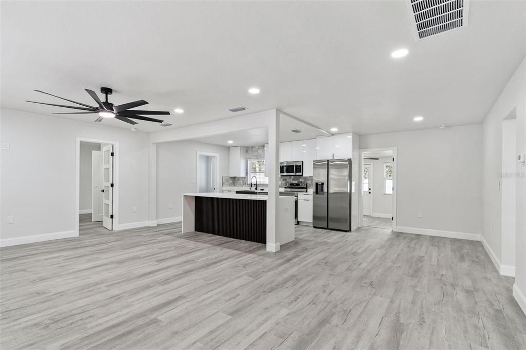 待售: $400,000 (4 贝兹, 2 浴室, 1733 平方英尺)