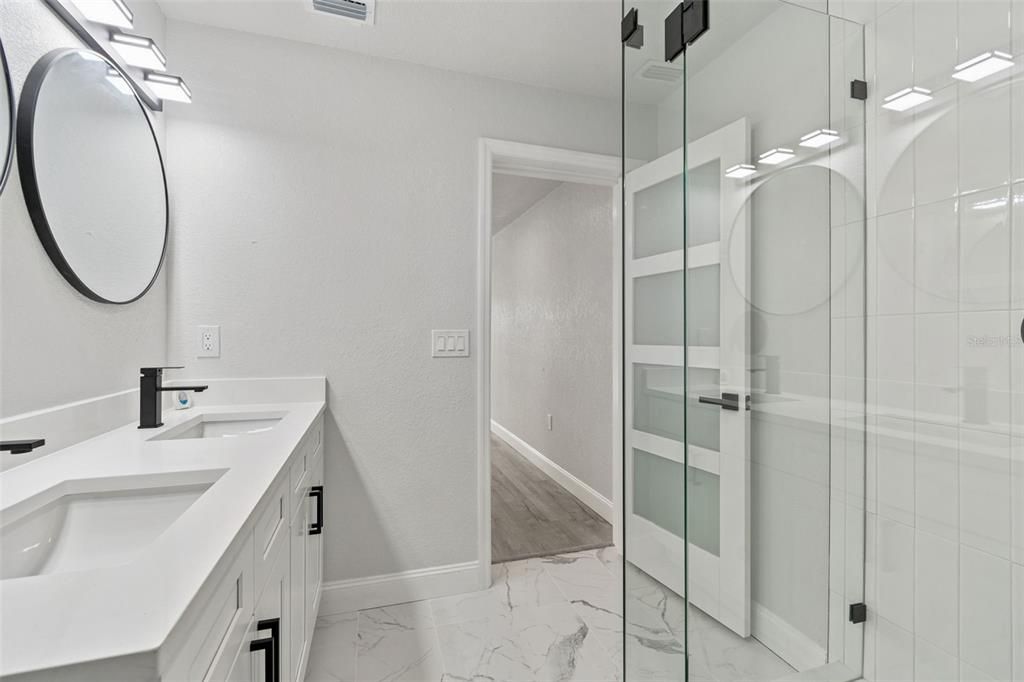 待售: $400,000 (4 贝兹, 2 浴室, 1733 平方英尺)