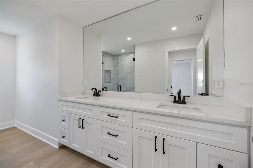 For Rent: $4,100 (4 beds, 3 baths, 2477 Square Feet)