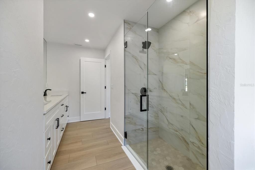 For Rent: $4,100 (4 beds, 3 baths, 2477 Square Feet)