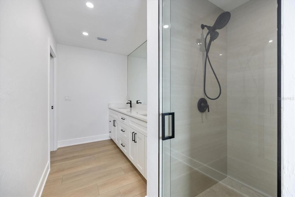 For Rent: $4,100 (4 beds, 3 baths, 2477 Square Feet)