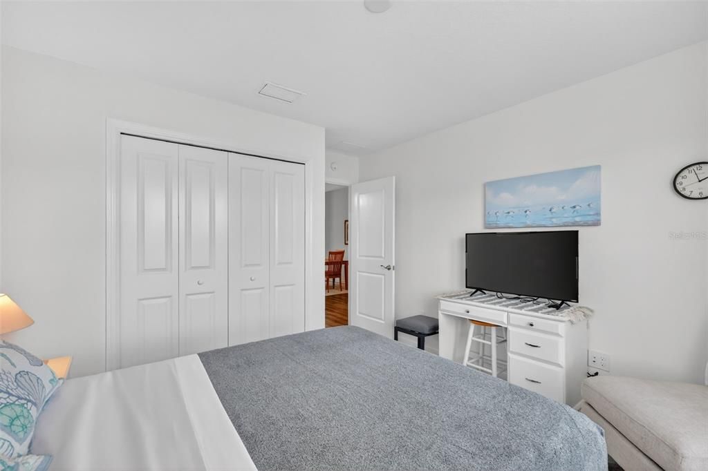 For Sale: $237,500 (2 beds, 2 baths, 979 Square Feet)